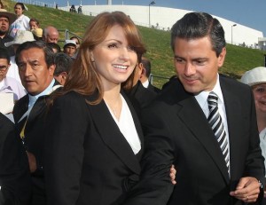 Ensayo sobre la culpa: Soy el Presidente. Soy impoluto. Sagrado  +¿Acaso yo los mandé a que se metie Pena-nieto-angelica--300x231