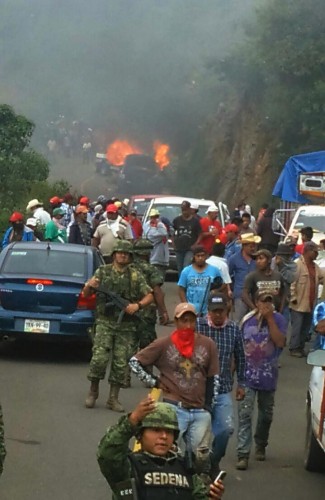 Se arman con machetes y escopetas habitantes de 12 comunidades en centro de Veracruz, para defenders 2015.06.27_Nogales_FOTOVER_2-325x500