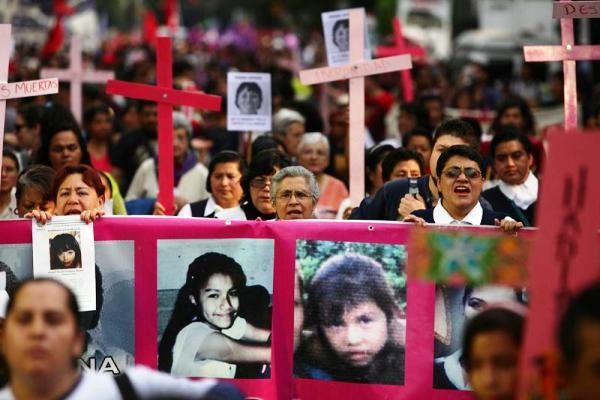 Mujeres y niñas vulnerables ante violencia del crimen y Ejército en México Mexico-marchas-dia-mujer-600x400