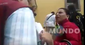 VIDEO: Madre increpa a Duarte por su hija desaparecida; este solo rie Madre1-300x159