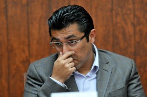 Denuncian que oficial mayor de la SEV “prueba” a aspirantes a plazas magisteriales Vicente-300x199