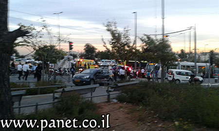مصادر اسرائيلية: 10 اصابات بعملية دهس بالقدس واطلاق النار على سائق عربي  IMG-20141022-WA0332