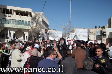 الحراك الشبابي الارثوذكسي يهنئ المطران حنا بعيد شفيعه 38