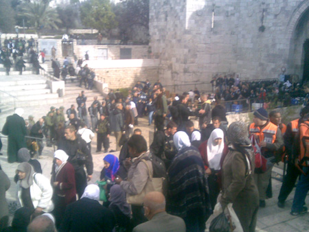 مواجهات بين متظاهرين وقوات الاحتلال في القدس الجمعة امس بالصورة 8_26