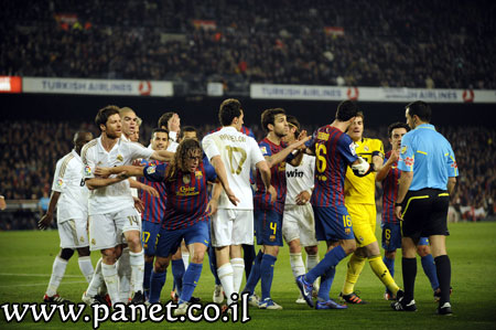 بالصور:مباراة برشلونة والريال..2-2 000_DV1109636