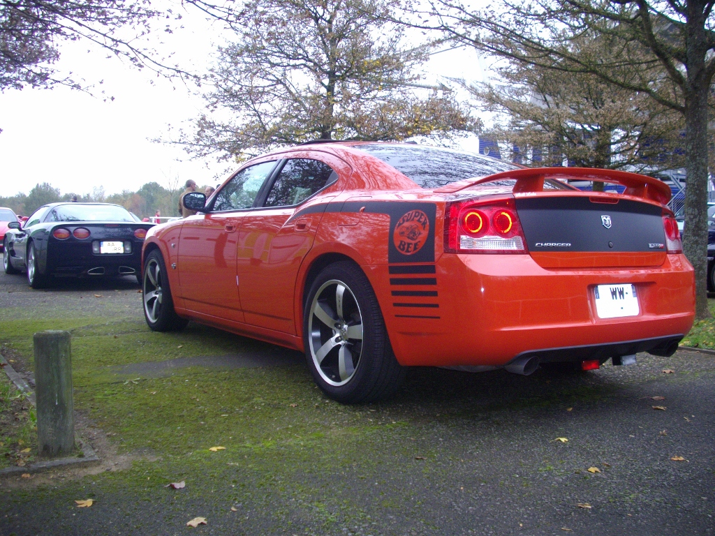 Dodge Charger SRT-8 Super Bee 2009 - Page 5 IMGP3616%20(1024x768)