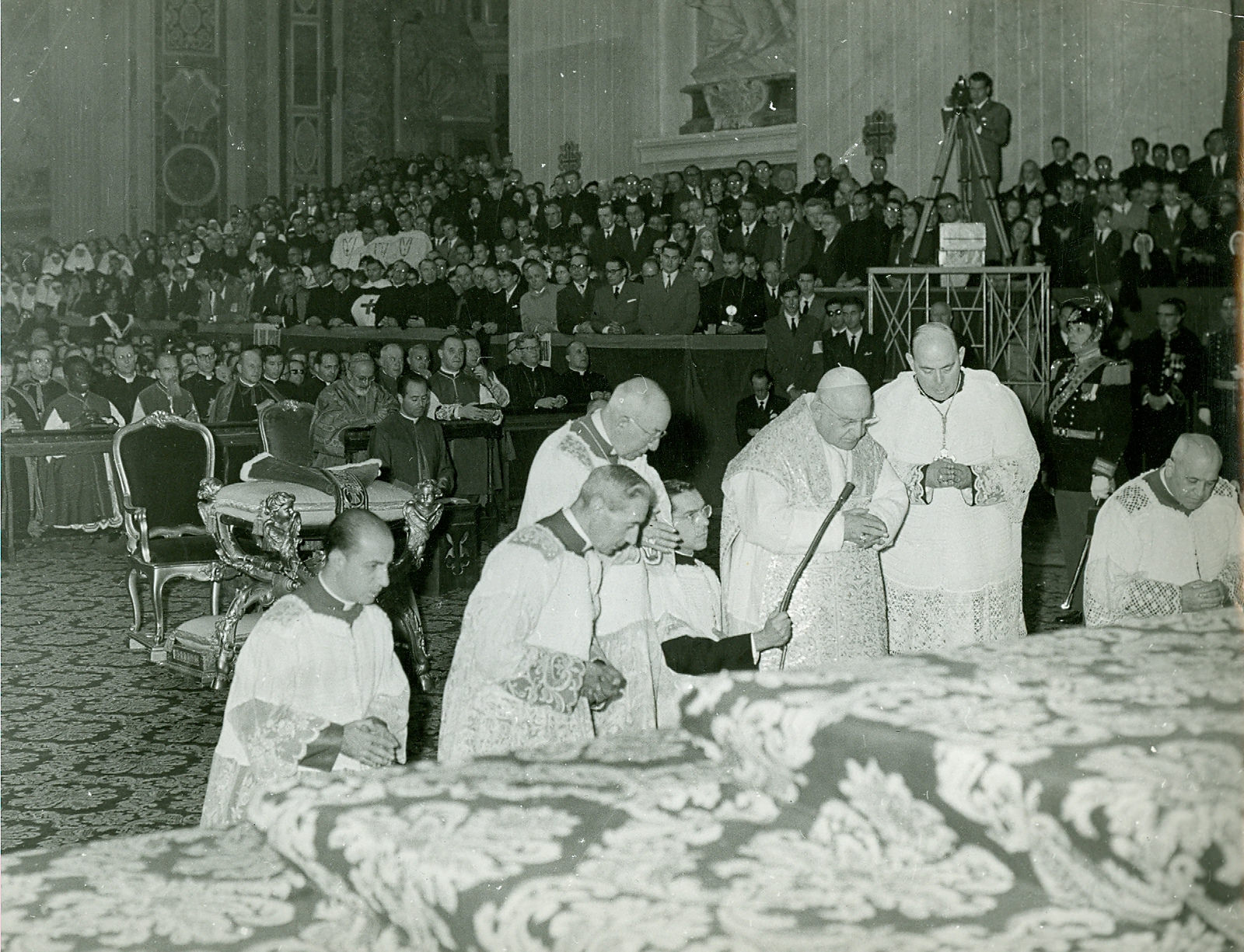 Apostasie catholique Jean-XIII_St_PierredeRome_1959