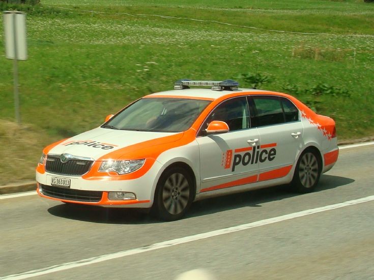 Skoda au service de la police - Page 2 4076