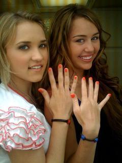 .................Emily osment Miley_Cyrus_Emily_Osment_bracelets