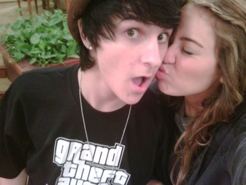 Miley personal photos Miley_Cyrus_Kissing_Mitchel_Musso