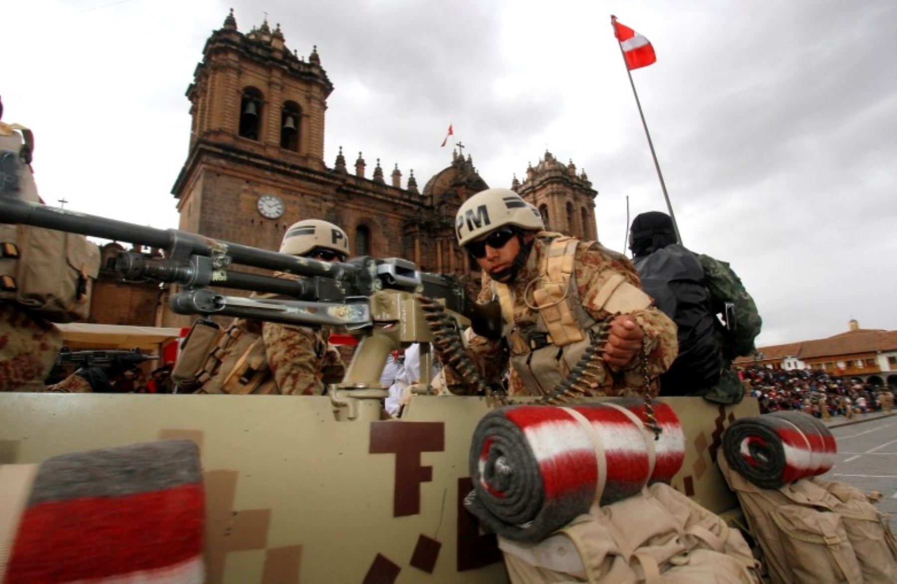 Fuerzas Armadas del Peru - Página 9 000255138W