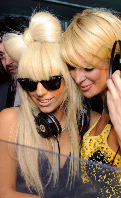 lady gagos photos ;DDp Lady-gaga-paris-hilton1