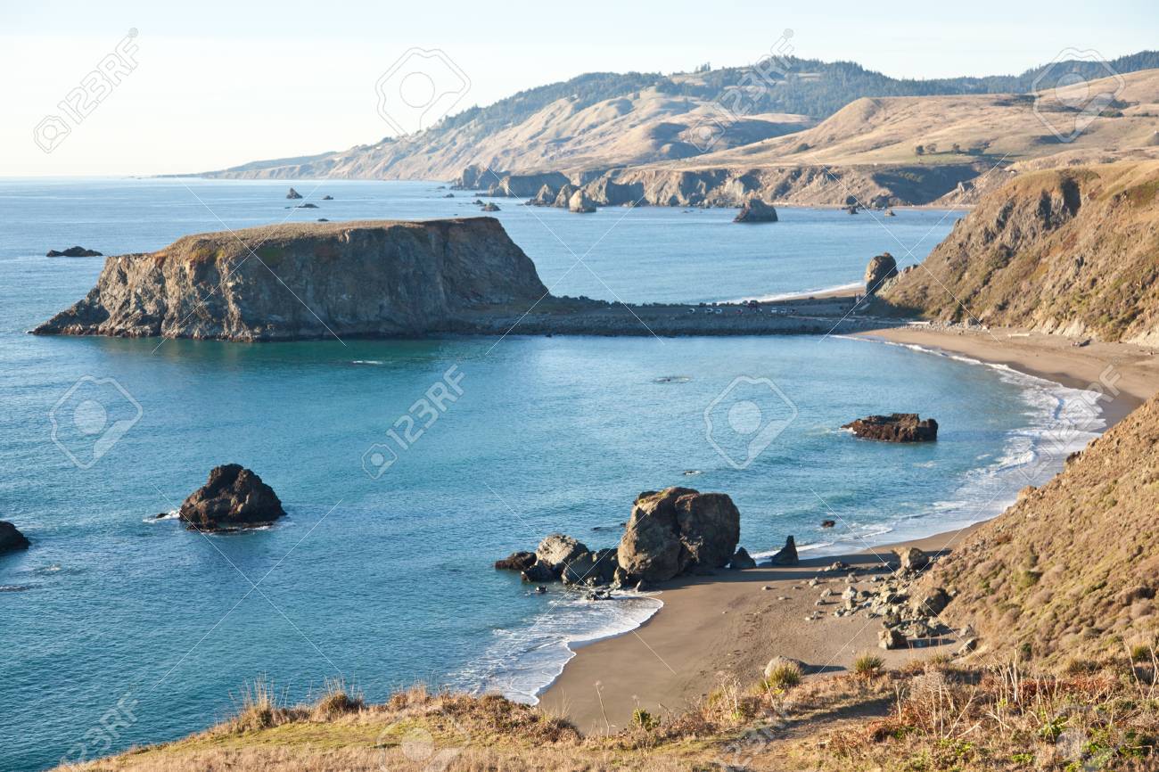 le site de Martin du 28 mai trouvé par Martine 8404136-Goat-Rock-Beach-is-a-sand-beach-in-northwestern-Sonoma-County-California-United-States-This-landform-Stock-Photo