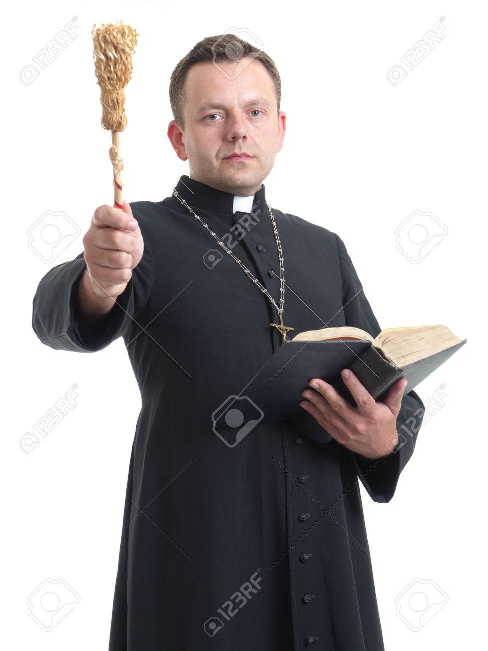 UFO  02 - 03 07  2016 r. Weekend - Page 4 27718818-Catholic-priest-with-aspergillum-and-Holly-Bible-performing-exorcisms--Stock-Photo