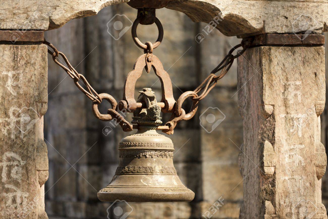 Cloches musicales - Page 19 8744811-hindu-temple-bell-in-kathmandu-valley-Nepal-Stock-Photo