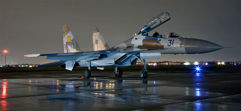 SU-27 Flanker Su27-Night-Ramp-800