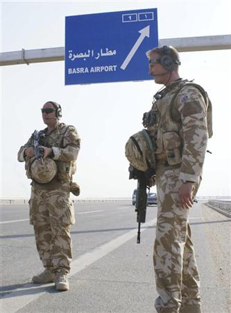 صور للجيش البريطاني 2011-08-28T172839Z_01_ACAE77R1CJV00_RTROPTP_2_OEGTP-IRAQ-UK-MM2
