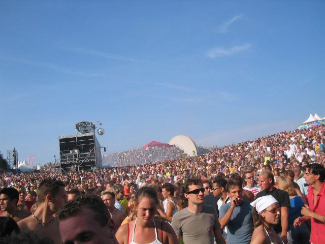 Dance Valley Festival / 14 & 15 juillet 2006 / Amsterdam Foule_au_Mainstage