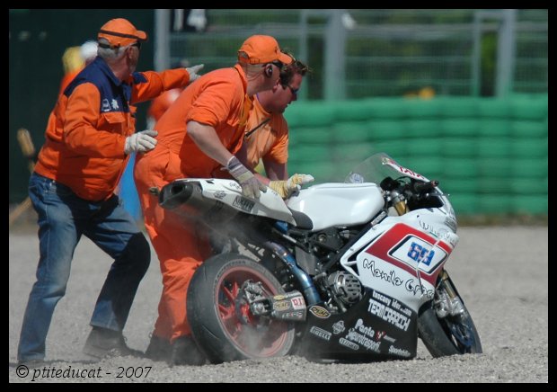 Dans la fournaise d'Assen - aussi Nanchute