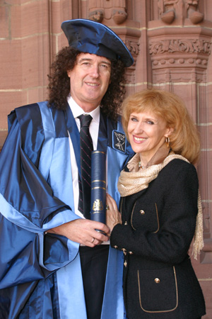 Vos découvertes sur YouTube - Page 22 Brian_may_anita_jmu_university2007