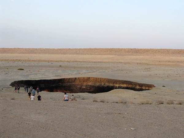 بوابة جهنم في تركمنستان آية من آيات الله  Gate_to_hell_9