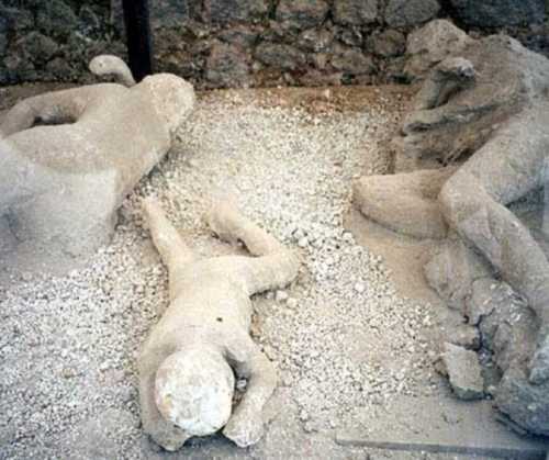 بالصور بومبي قرية الزنا التي أهلكها الله وجعلها آية باقية . Pompeii%20%282%29