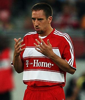 ::   :: .. [  "  "  ] 070725_ribery