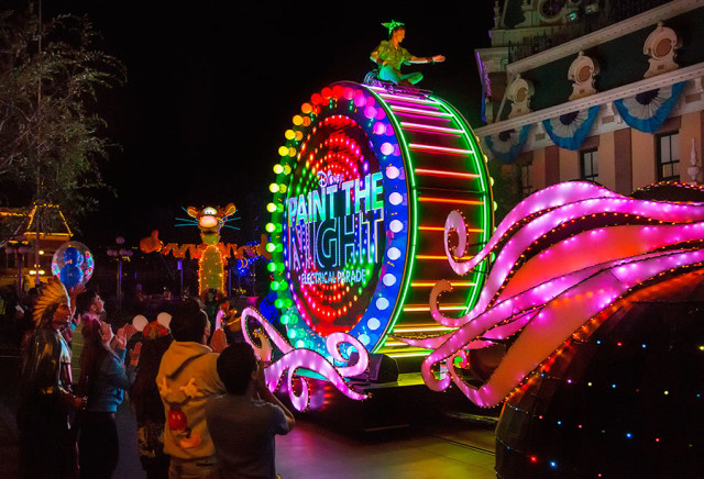 60° anniversario di Disneyland Resort California - Pagina 8 Disneyland-Resort_Halloween-Paint-the-Night-640x436