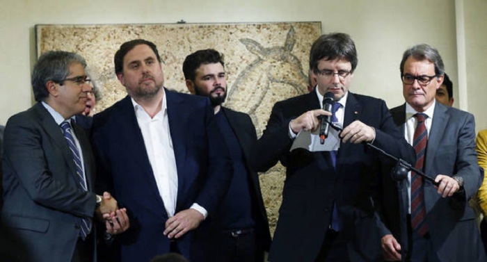 El Tribunal de Cuentas cita a Mas, Puigdemont y Junqueras para que devuelvan lo gastado en "embajadas" Puidgemont-cataluna-2017-foto-voto-en-blanco