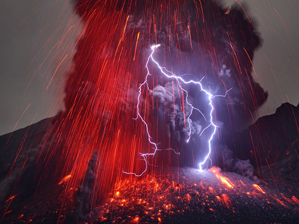 Le ciel dans tous ses états - Page 2 Volcanic-lightning