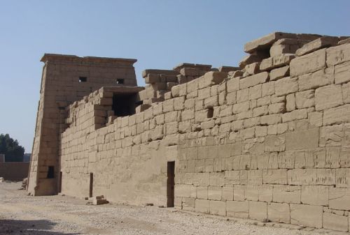 Los templos egipcios necesitan una renovación Egypt_temples_Mut_Karnak_02