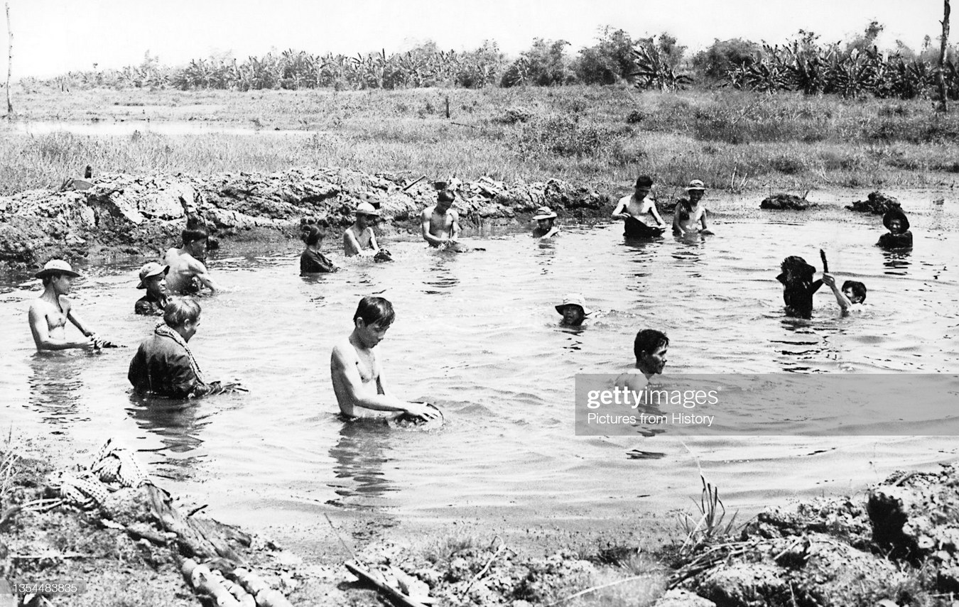 Cuộc chiến trên đất thép Củ Chi: Những hình ảnh lịch sử đầy cảm xúc Cu-Chi-1960s-23