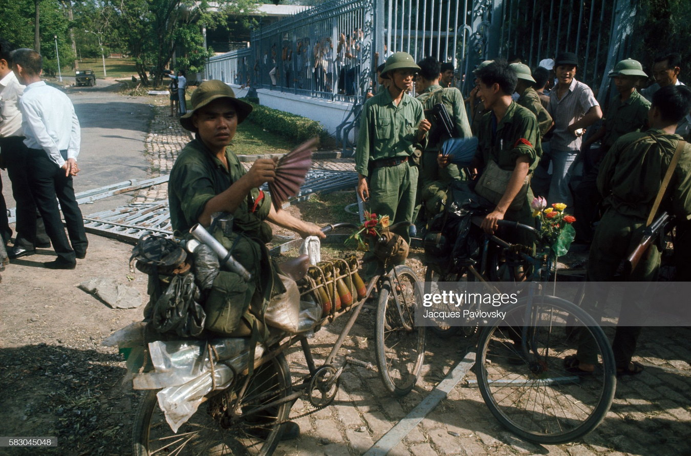 Hình ảnh Sài Gòn ngày giải phóng 30/4/1975 dưới ống kính Jacques Pavlovsky Saigon-30-4-1975-Jacques-Pavlovsky-14