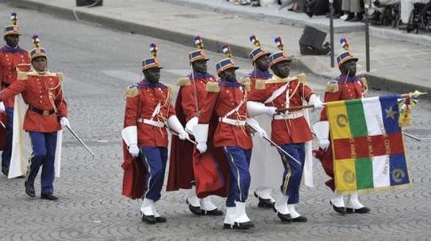 Les troupes africaines lors du 14 Juillet font débat  1024381