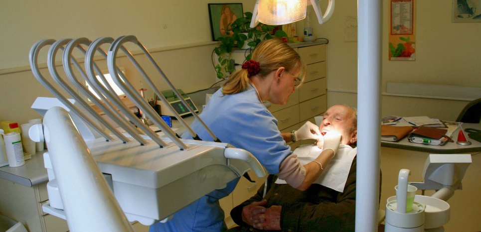 Depuis son rendez-vous chez le dentiste, il vit un jour sans fin 14196208