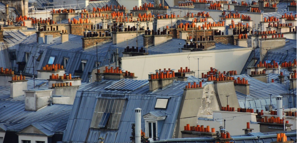 Couvreur de toits parisiens 16222728-couvreur-de-toits-parisiens-je-ne-changerai-pour-rien-au-monde-la-haut-je-suis-libre