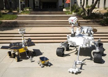 Les antennes de Curiosity, le robot géant prêt à partir vers Mars  2732295