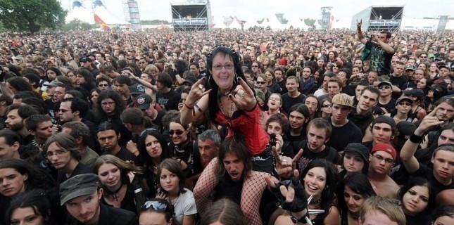 Evanouis-toi comme Boutin - Page 2 2853652-christine-boutin-fan-de-metal