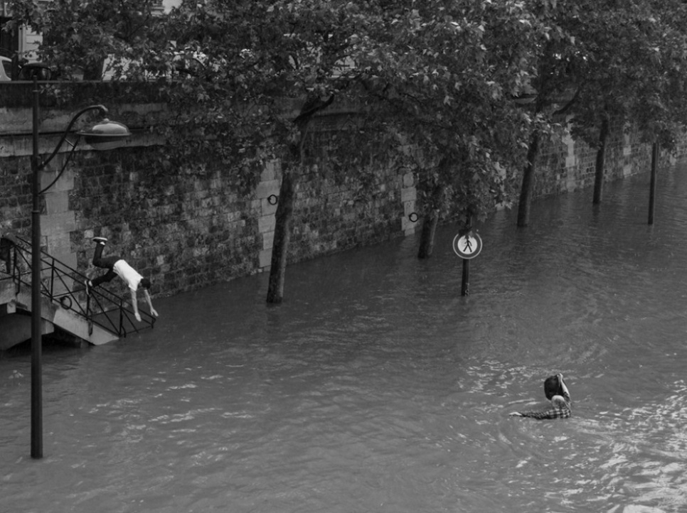  L'acte héroïque d'un jeune homme dans la Seine en crue (Photos) 15205849