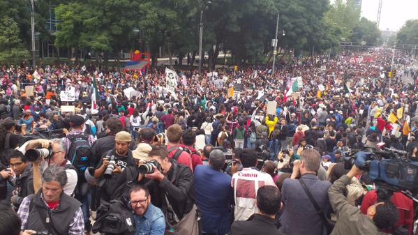 Ayotzinapa: El Día de la Indignación (Fotos y vídeos) 26marcha3