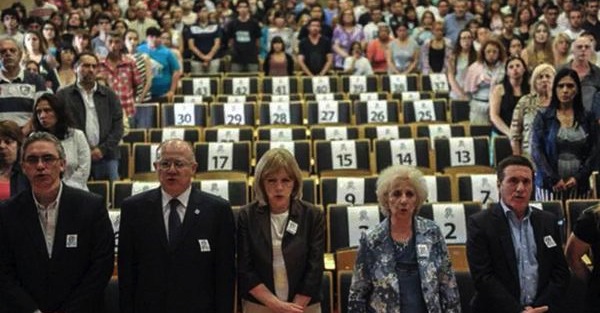 Acciones mundiales a un año de la desaparición de los 43 normalistas Ayot