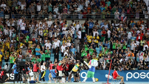Daegu inspires athletics in Korea - Kids want to be like Bolt!  20110905001070_0