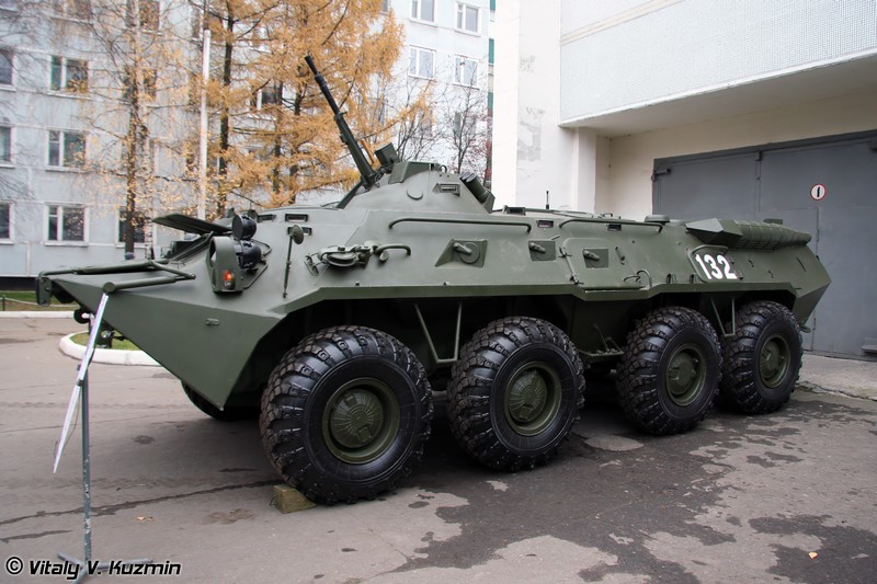 Les troupes au sol russes entrent en action en Syrie Btr-80.35292