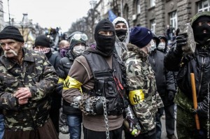 Affrontements en Ukraine : Ce qui est caché par les médias et les partis politiques pro-européens - Page 5 Ukrainian-nazis-300x199