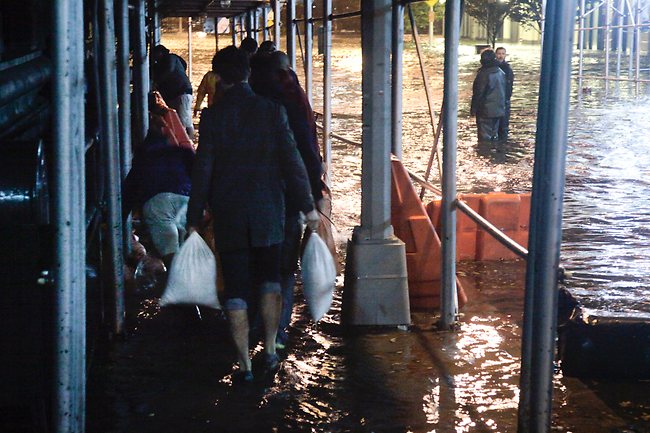 الاعصار ساندى  متابعة مباشرة .. - صفحة 3 679660-superstorm-sandy