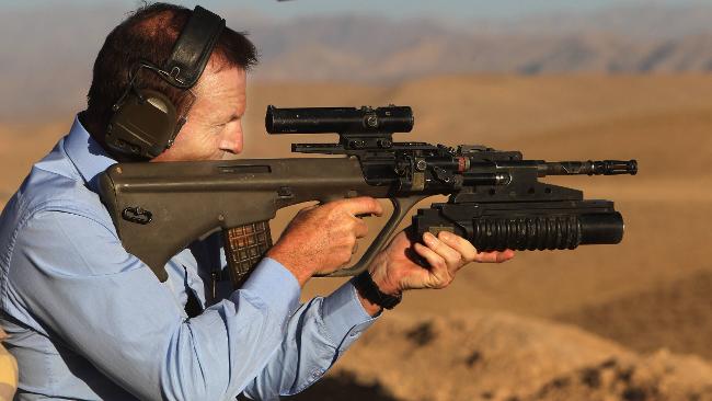  البندقية الهجومية Fn F2000  838381-tony-abbott-in-afghanistan