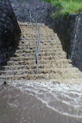 فيضانات استراليا صور  084613-flood-stairs