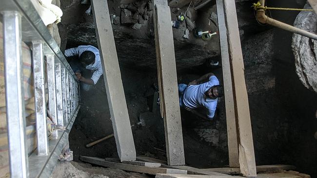 Sinkhole opens temple of doom in Egypt 320713-3421e4c8-0625-11e4-8f5c-fd2015ae61d5