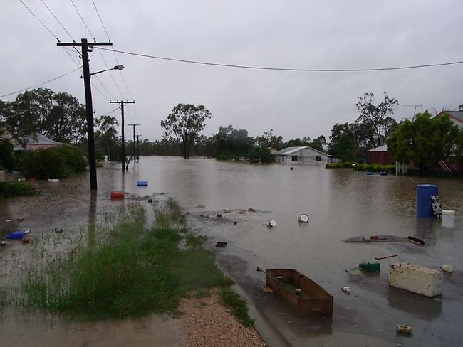 استراليا وكارثتها 202750-flood-mundy-street