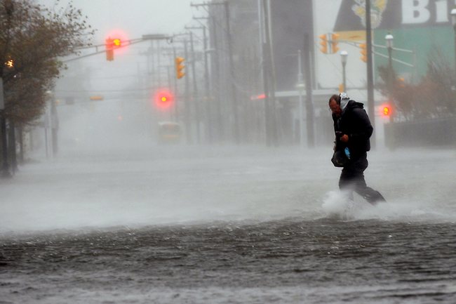 إعصار ساندي متابعة بالصور والفيديوهات : تغطية مستمرة تابعونا 493251-superstorm-sandy